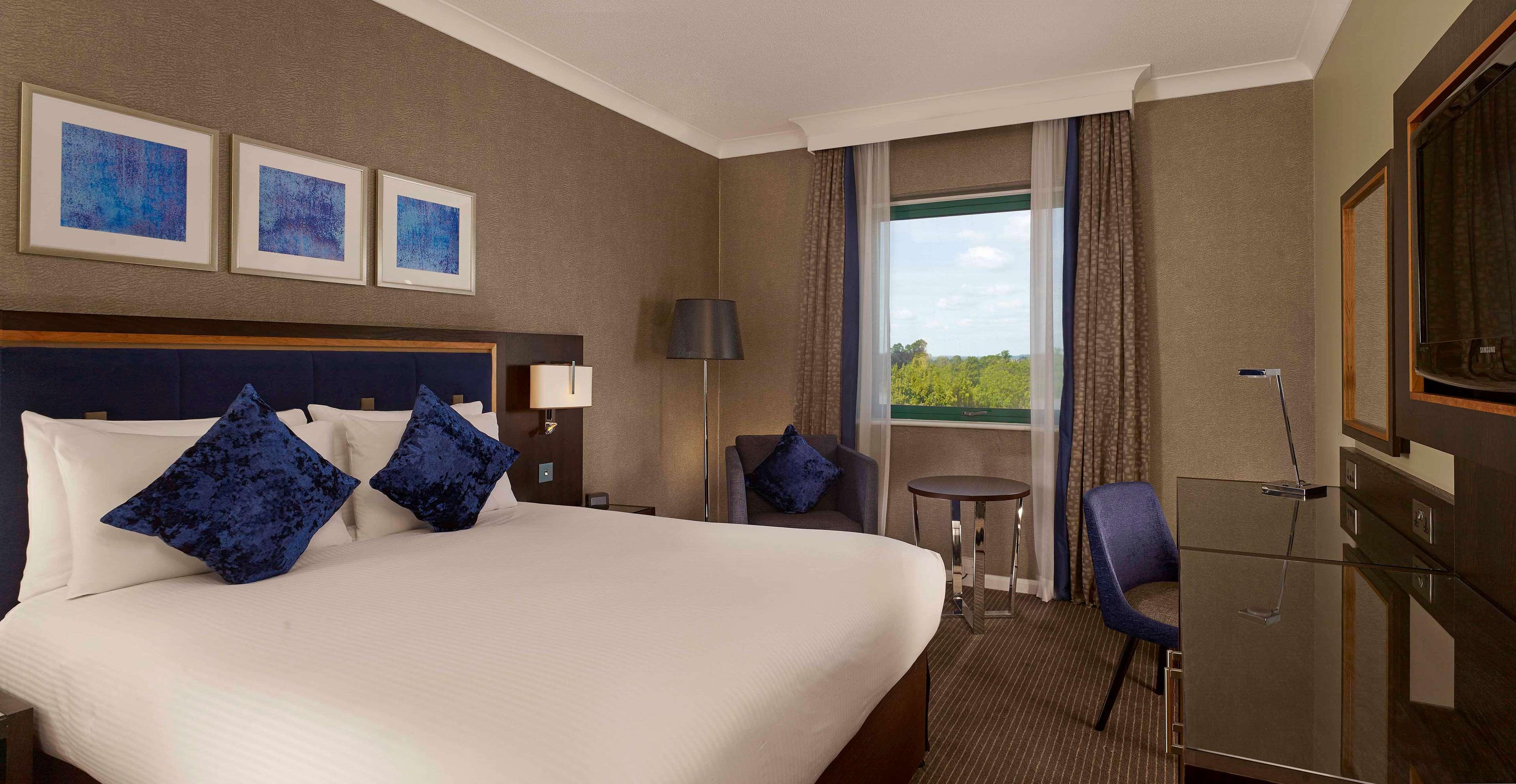 Doubletree By Hilton Woking Hotel Kültér fotó