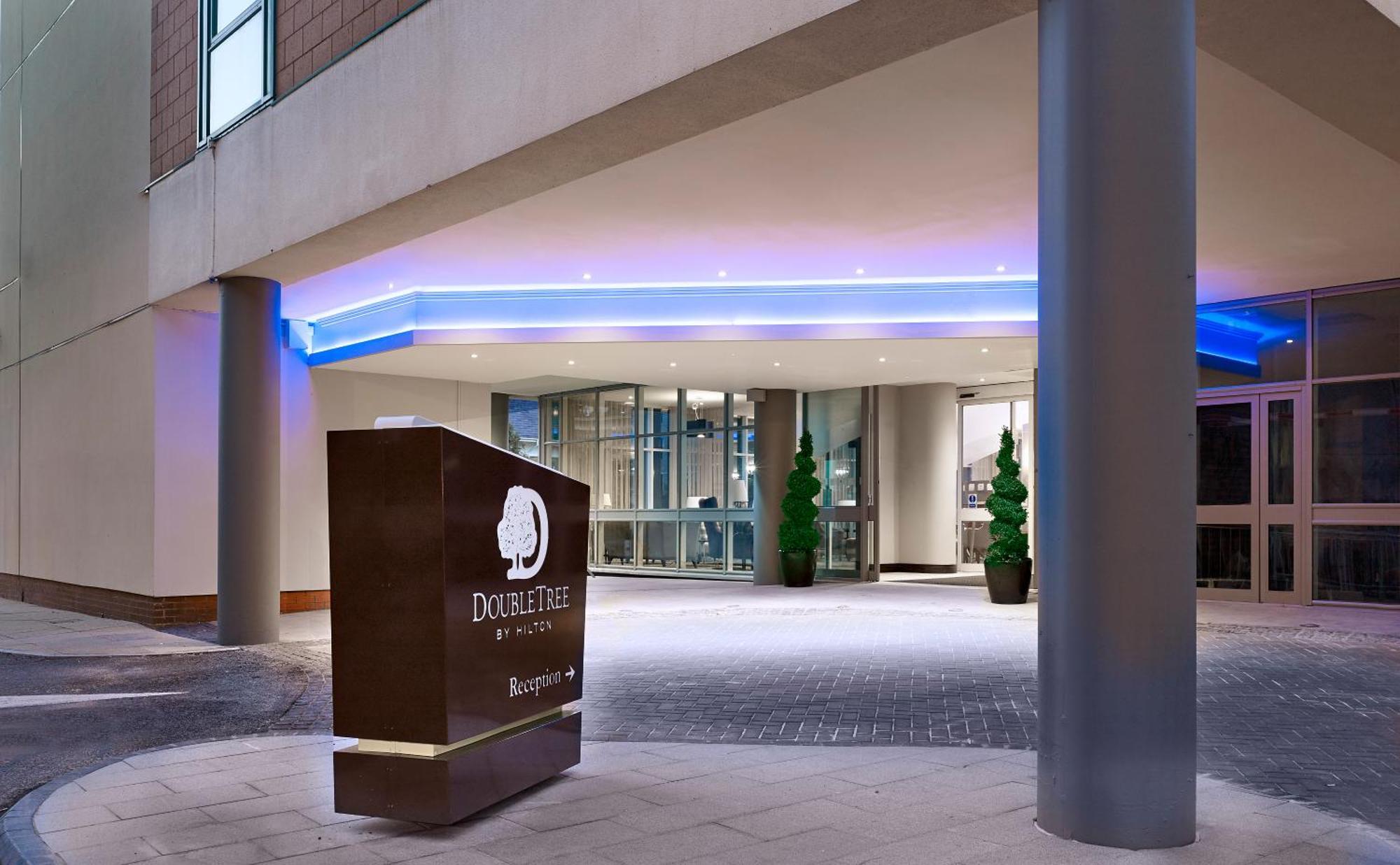 Doubletree By Hilton Woking Hotel Kültér fotó