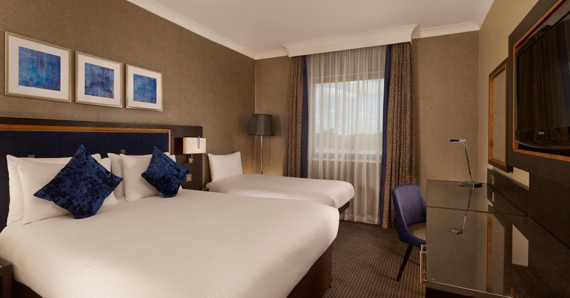 Doubletree By Hilton Woking Hotel Kültér fotó