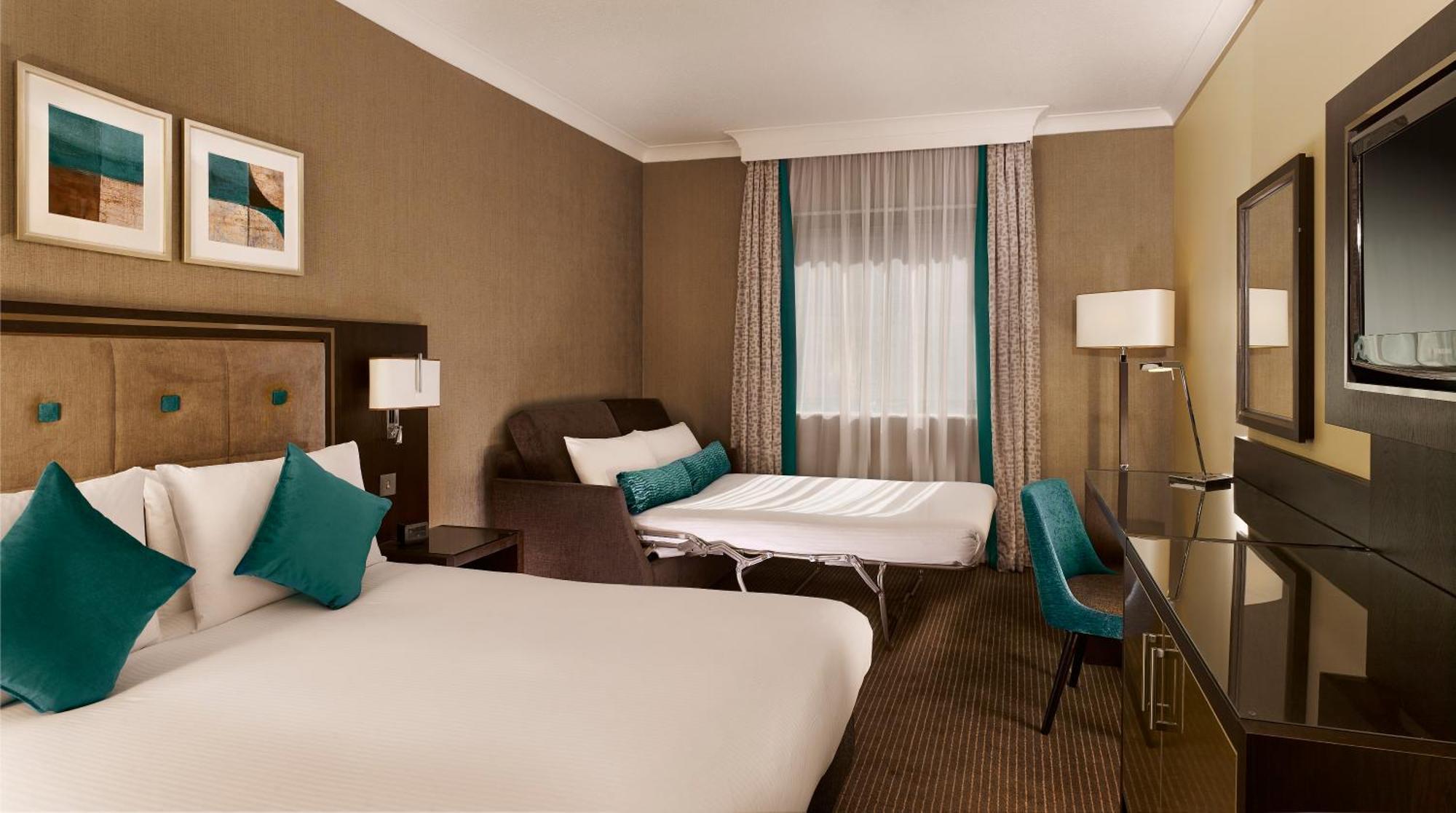 Doubletree By Hilton Woking Hotel Kültér fotó