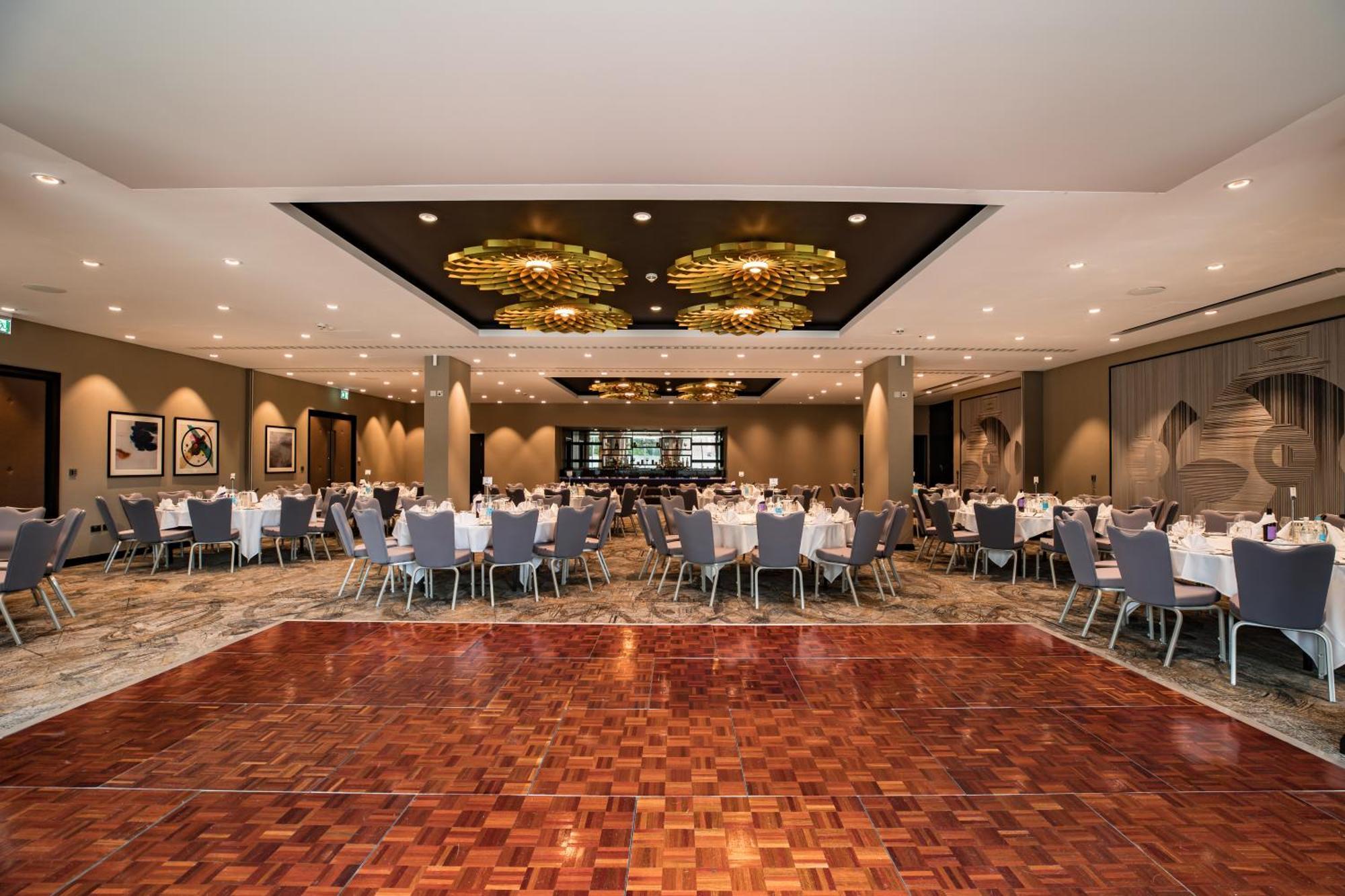 Doubletree By Hilton Woking Hotel Kültér fotó