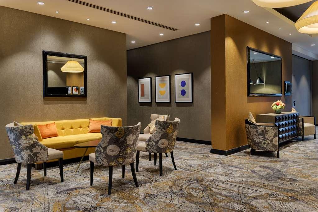 Doubletree By Hilton Woking Hotel Beltér fotó
