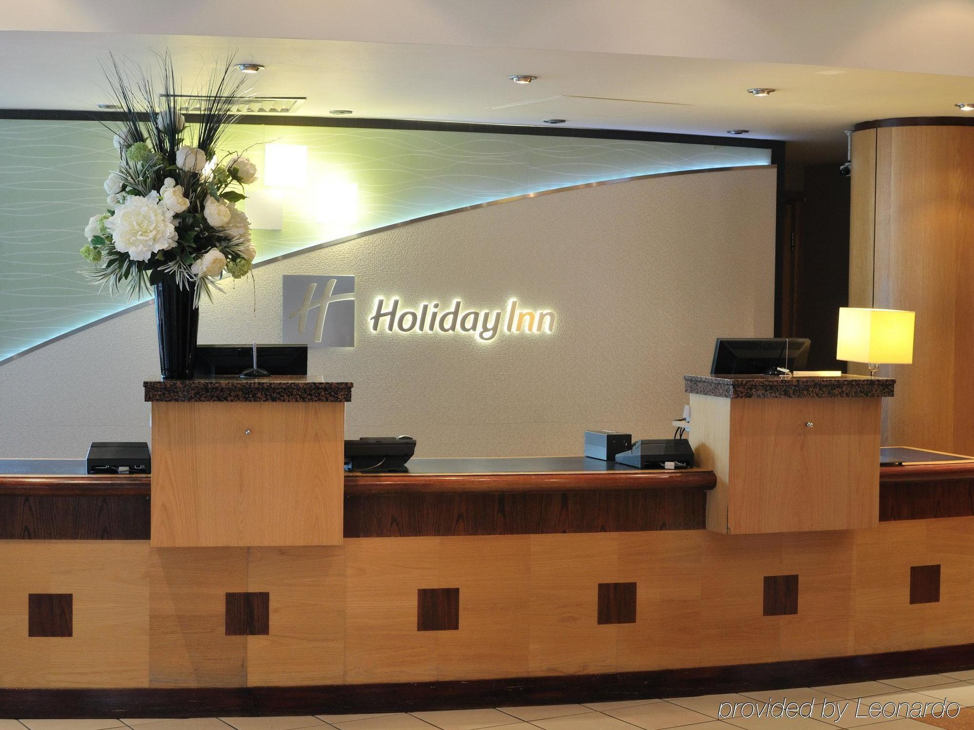 Doubletree By Hilton Woking Hotel Beltér fotó