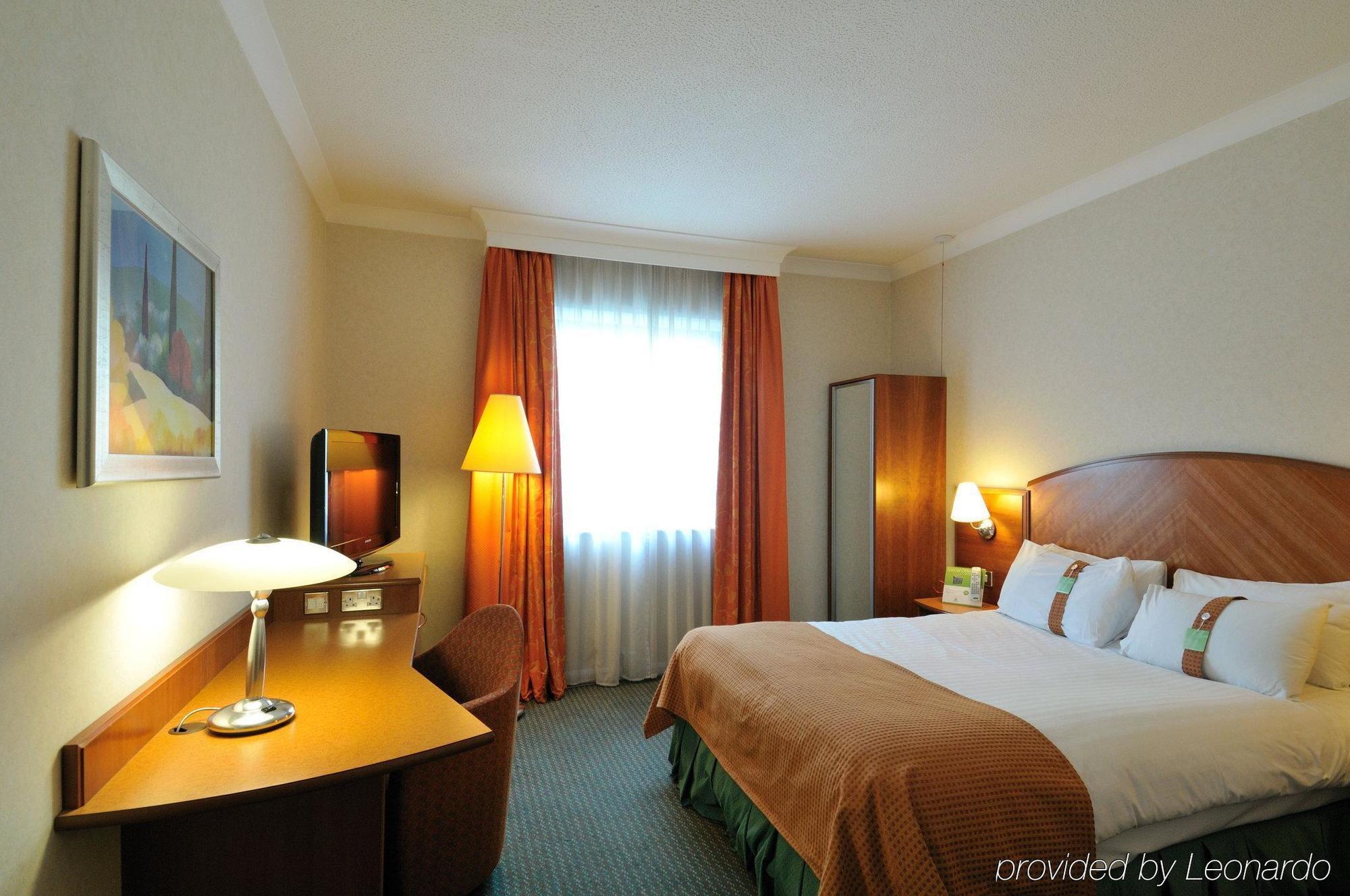Doubletree By Hilton Woking Hotel Kültér fotó