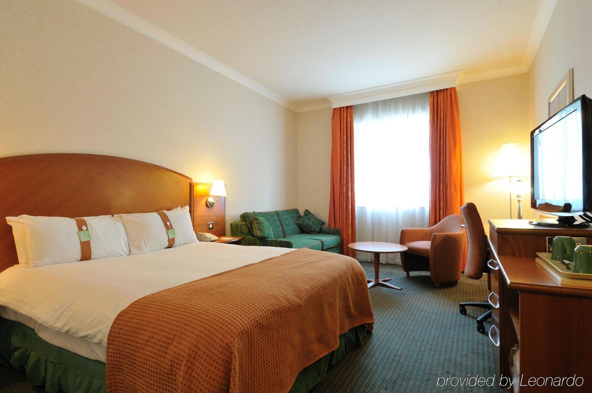 Doubletree By Hilton Woking Hotel Kültér fotó