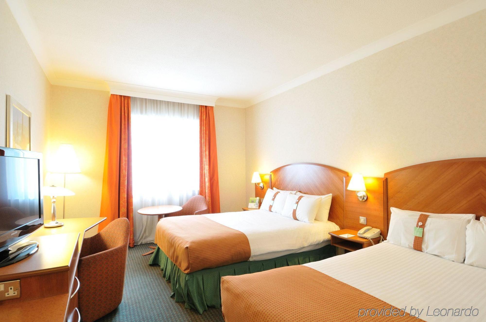 Doubletree By Hilton Woking Hotel Kültér fotó