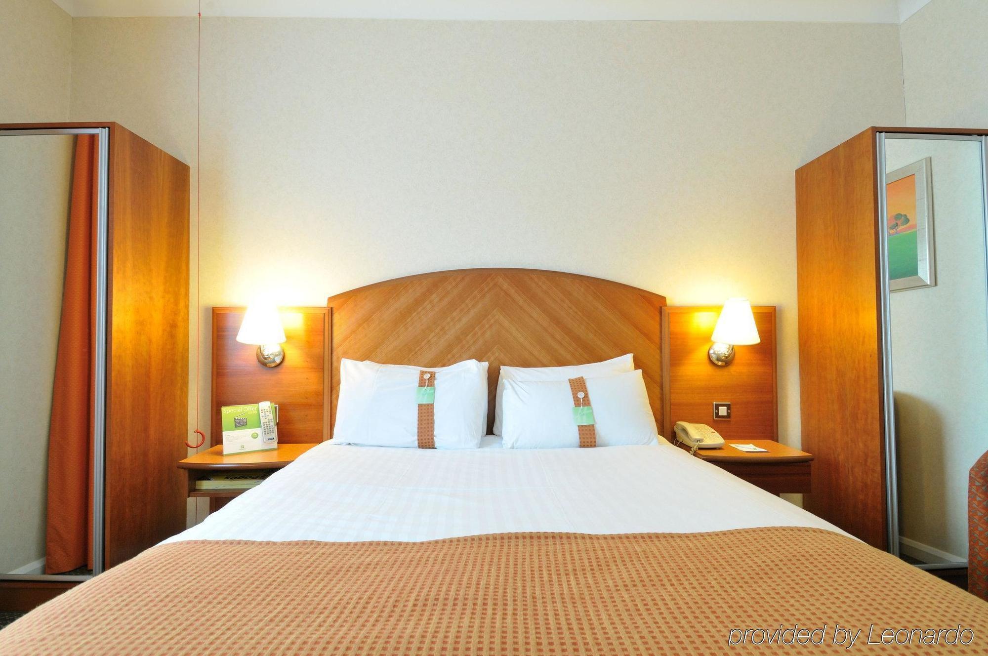 Doubletree By Hilton Woking Hotel Kültér fotó