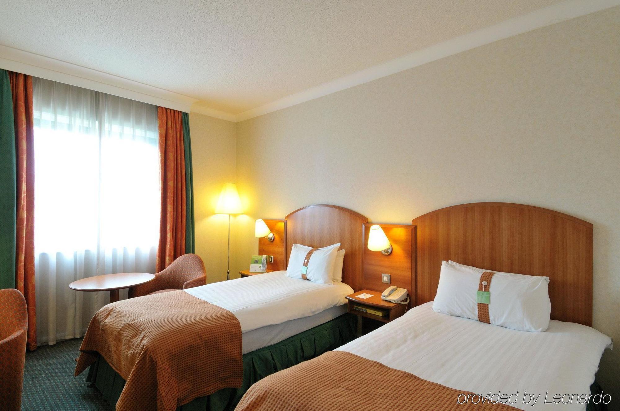 Doubletree By Hilton Woking Hotel Kültér fotó
